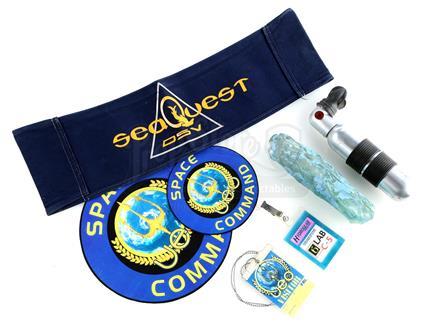 SEAQUEST DSV (1993 - 1996) - UEO Badges and Small Props