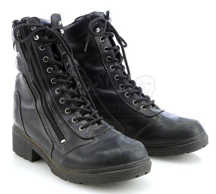 SONS OF ANARCHY (2008 - 2014) - Gemma Teller Morrow's (Katey Sagal) Death Scene Motorcycle Boots